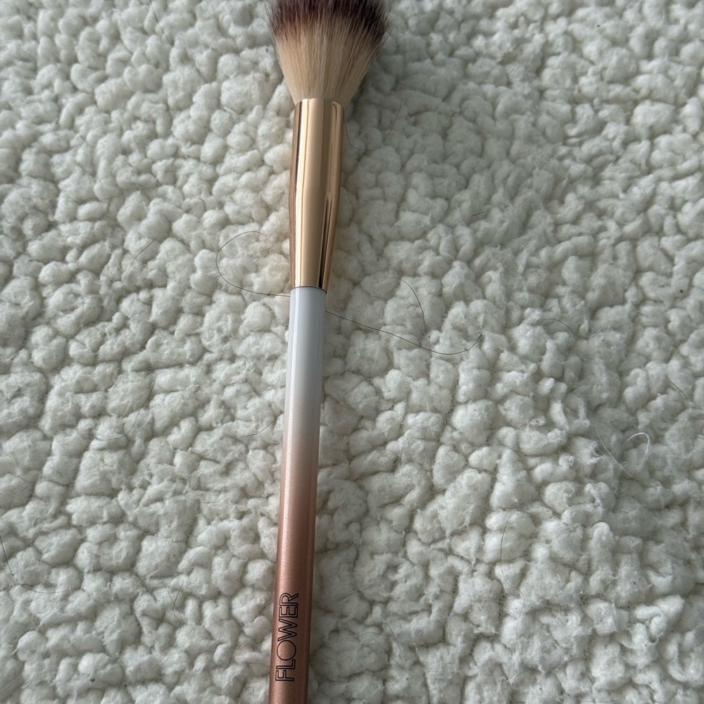 Flower Beauty Blush Precision Brush NIB DISCOUNTED SHIPPING - Picture 3 of 5